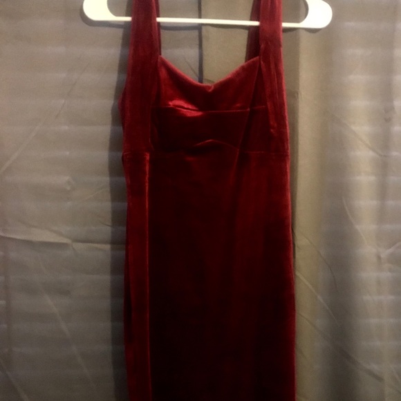 Red velvet dress. - Picture 1 of 1